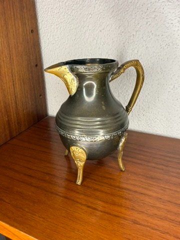 Tutte le decorazioni: Messing-Kännchen auf Füssen – Usato da Zürich venduto da Alberto_zh