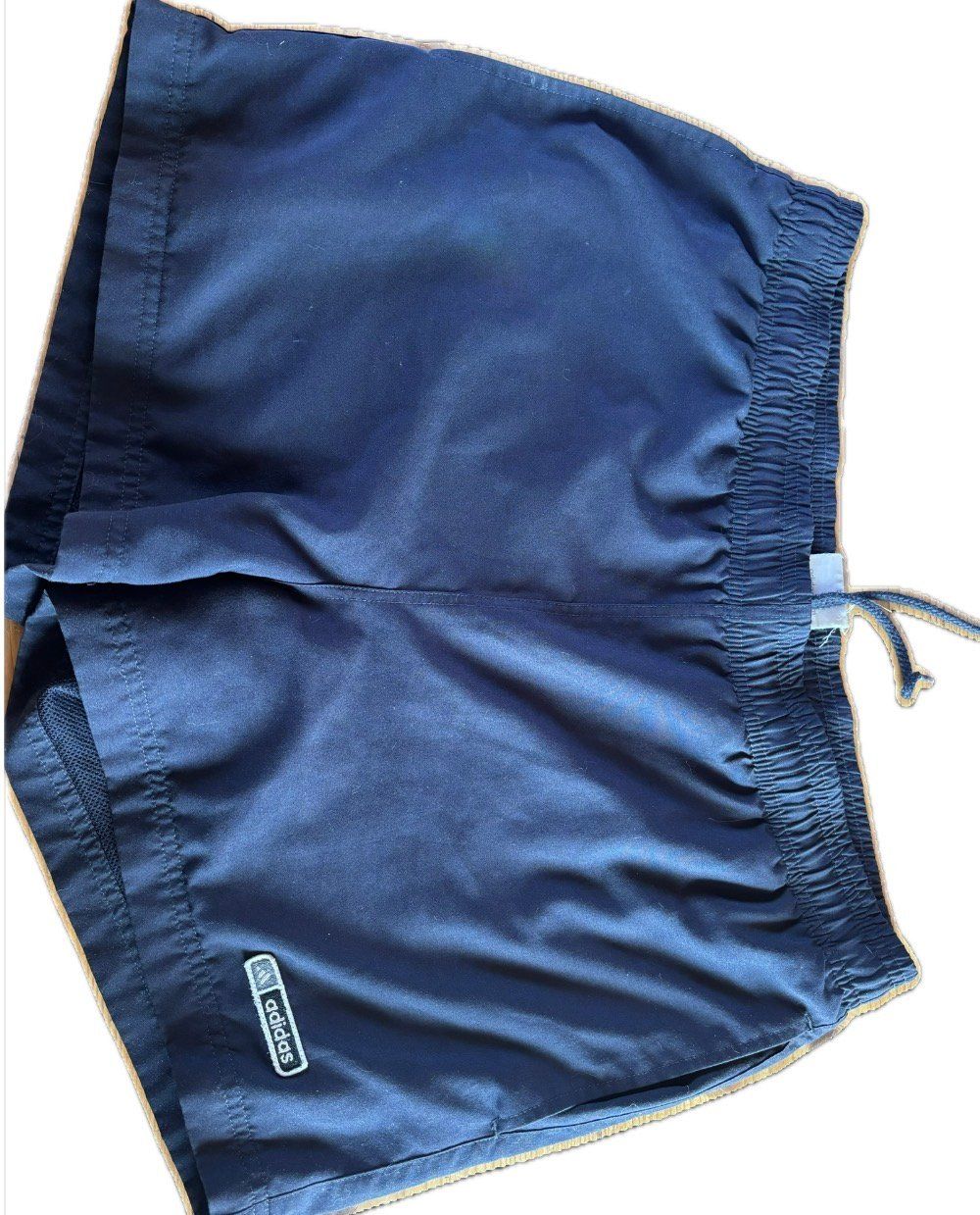 Adidas Pantaloni: adidas vintage shorts – Usato da Isenthal venduto da lab_n5qz