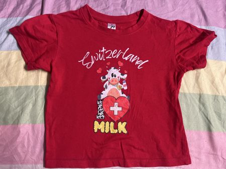 Rotes Kinder T-Shirt, Switzerland Kuh Motiv, Grösse 4J