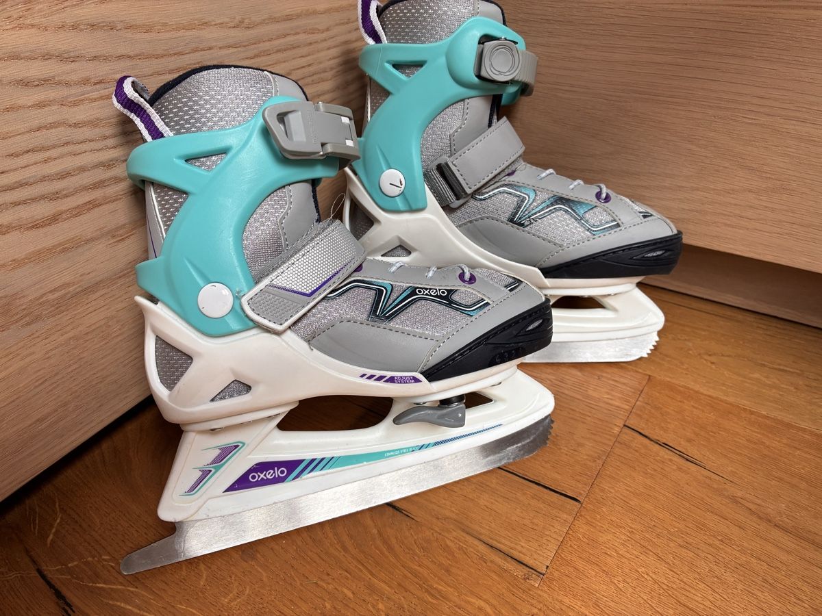 Oxelo Pattini da ghiaccio: Patins à glace réglables 28-32 – Usato da Charmey (Gruyère) venduto da Guana_marge