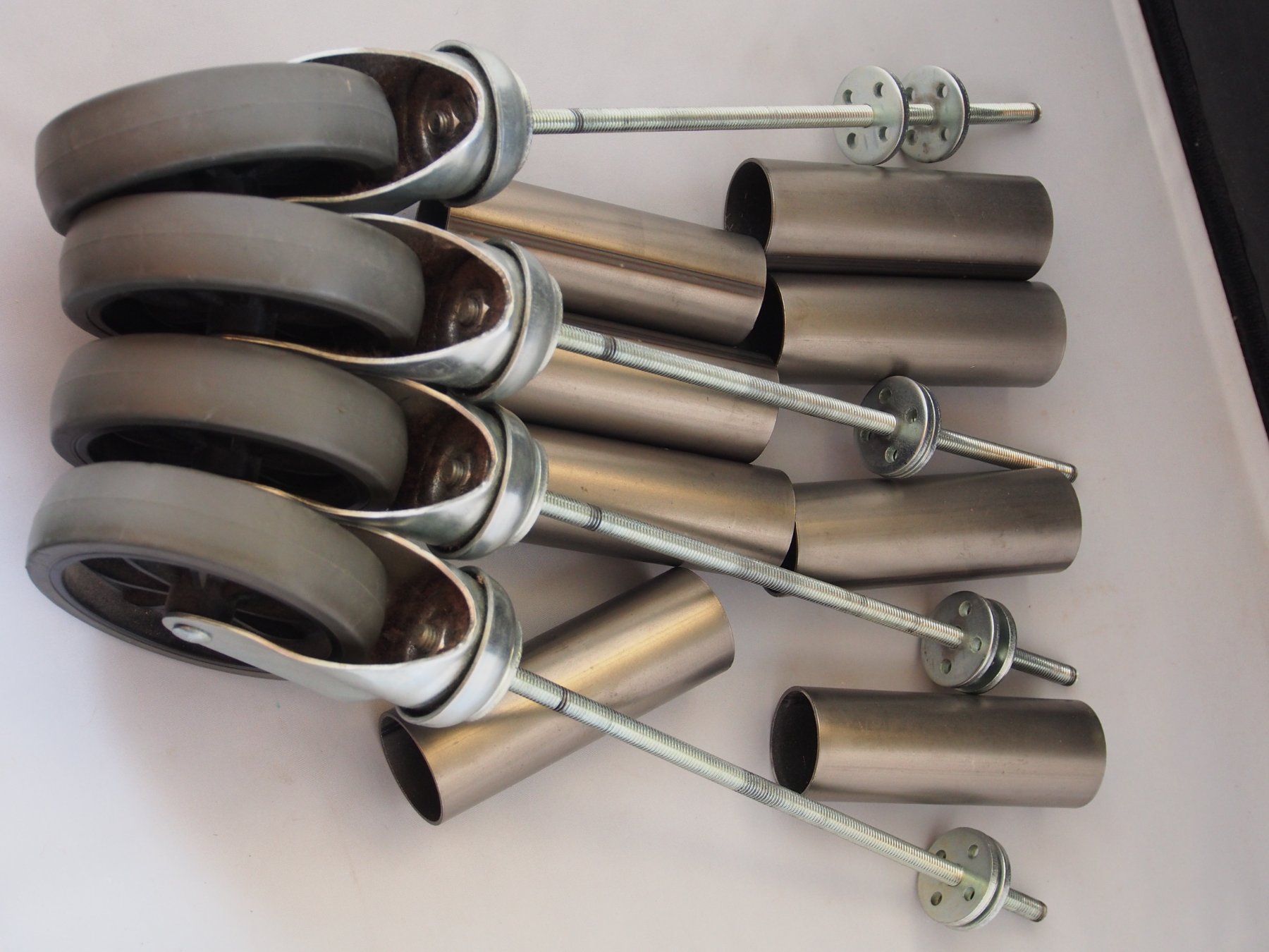 Altro per stoccaggio & trasporto: 4 roulettes avec douilles pour fixation – Usato da Ovronnaz venduto da Etagne68 1