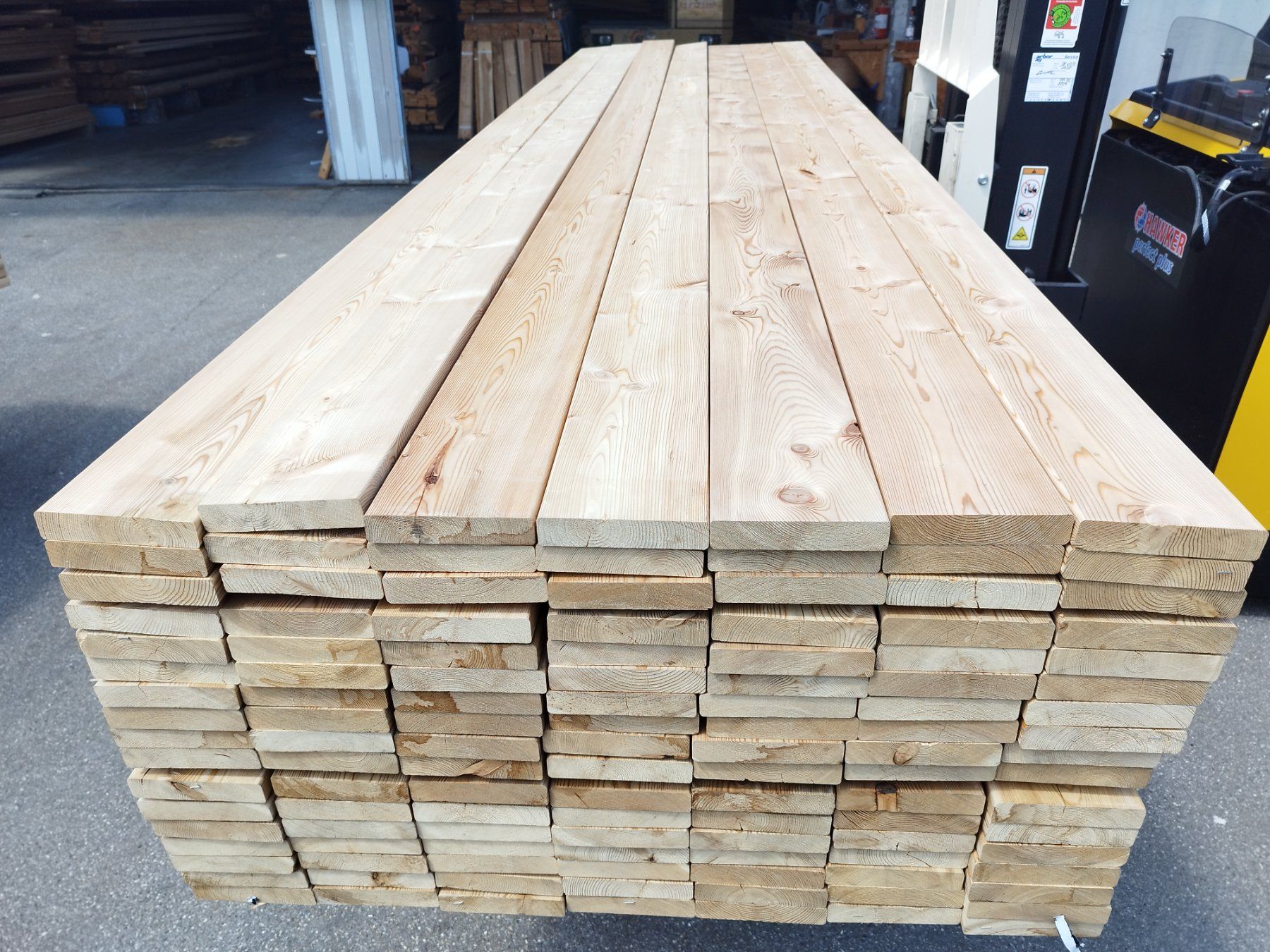 Articoli in legno: Sib. Lärche Terrassendiele bis 6m – Usato da Basel venduto da e-swiss 6