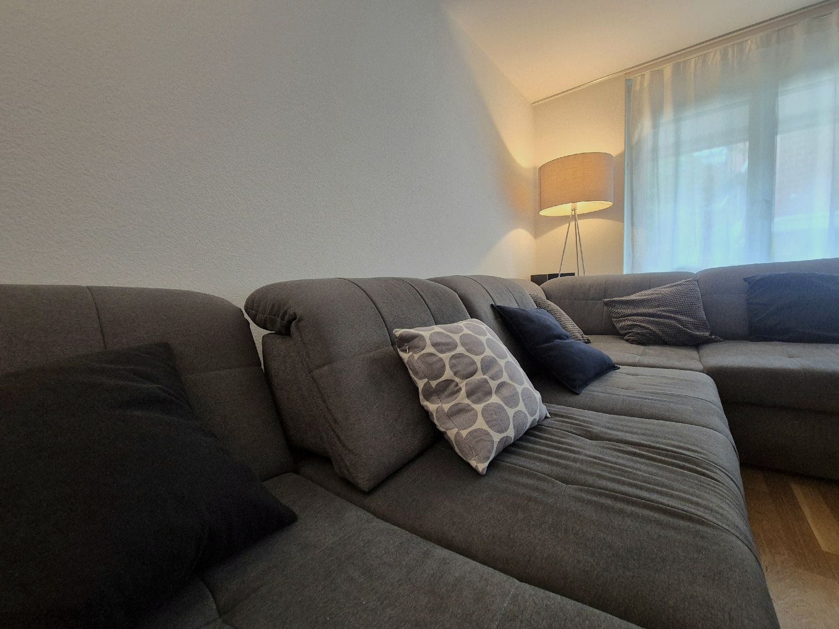 Sofas: Graues Ecksofa aus Stoff mit Stauraum  – Gebraucht aus Zürich von Sands02 2