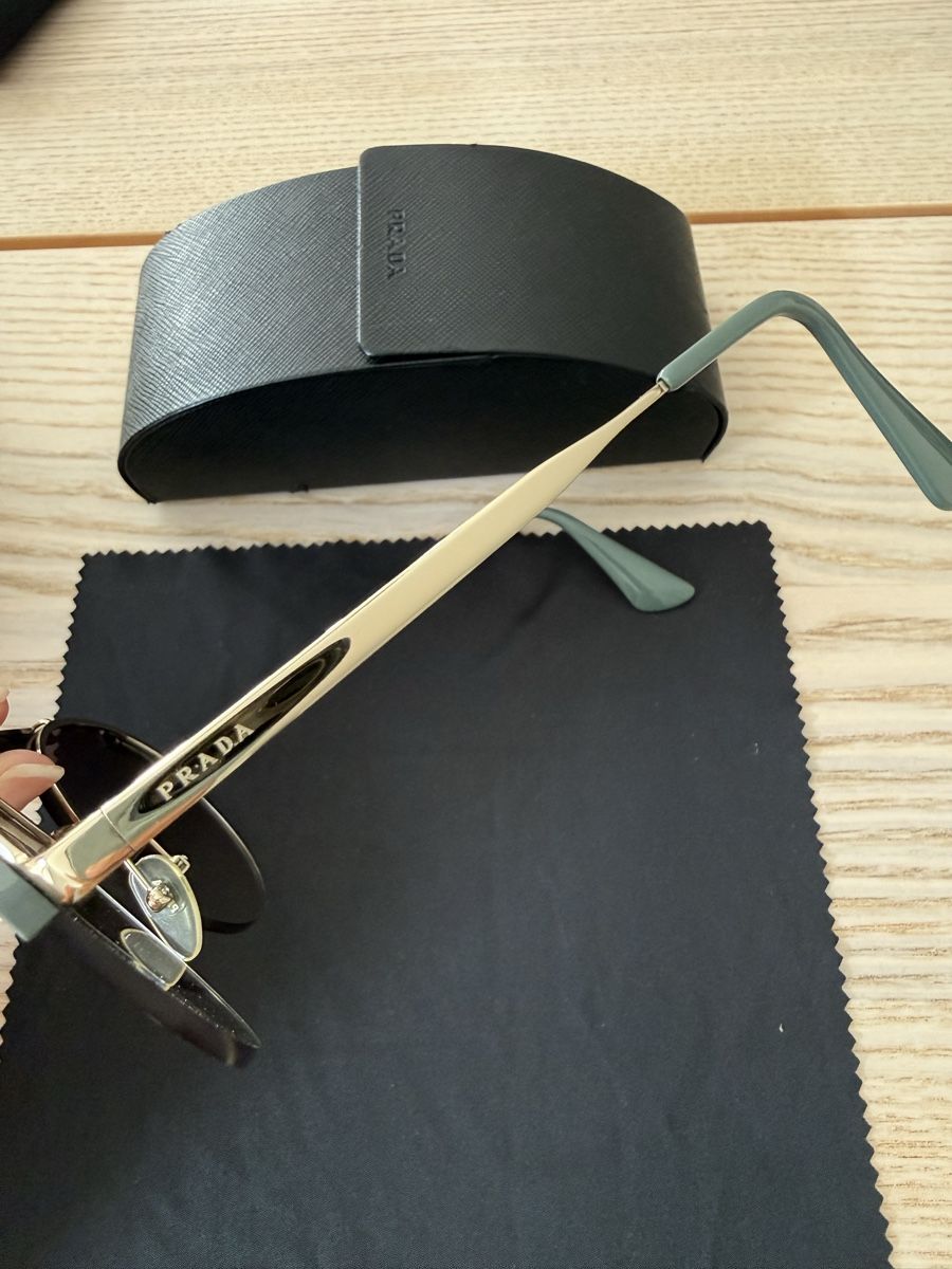 Prada Lunettes & Verres: Prada Sonnenbrille – D'occasion à Luzern par rec_8srh 2
