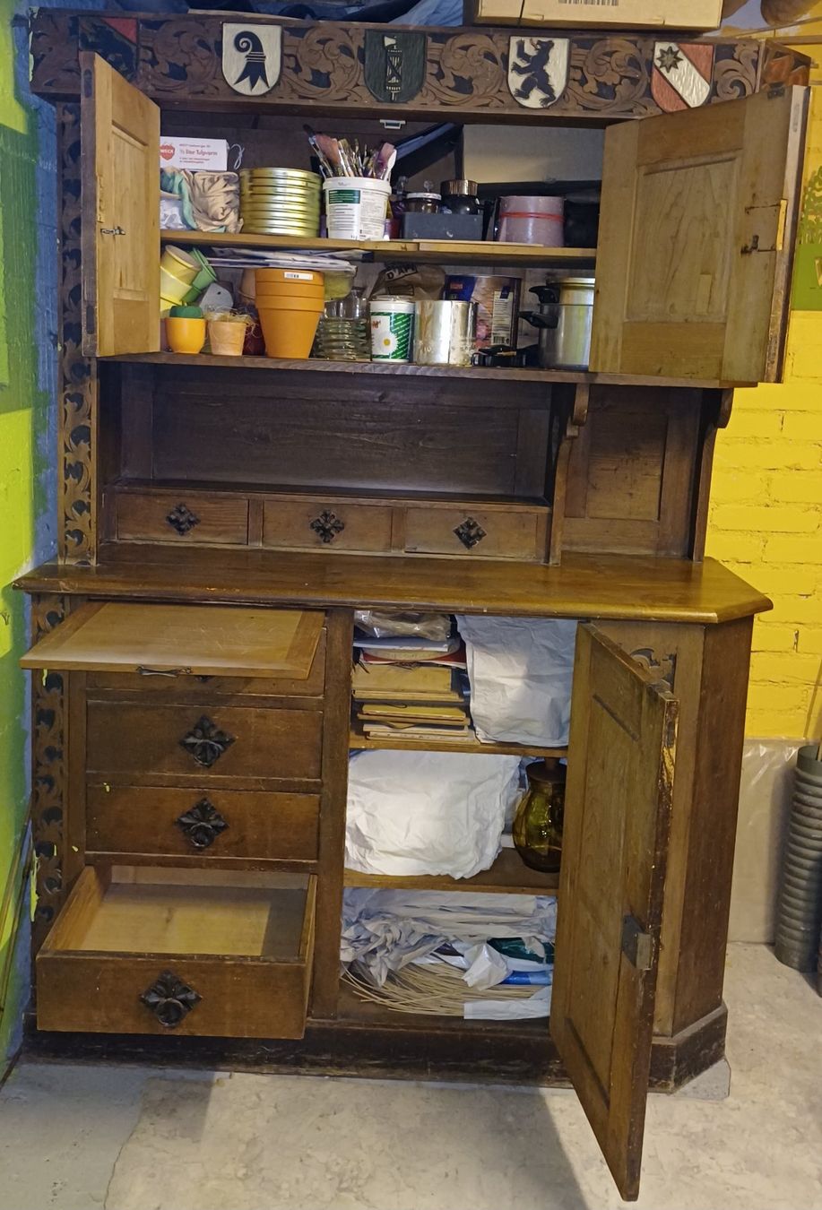 Credenze: Nussbaum Buffet, Tisch, Bank, 2 Stabellen – Usato da Rafz venduto da hofgut 2