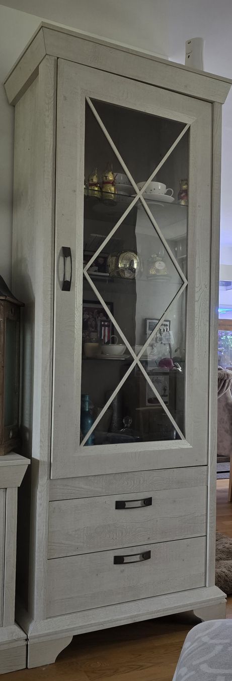 Vitrinen: Hohe Vitrine – Gebraucht aus Itingen von bea_bxv5