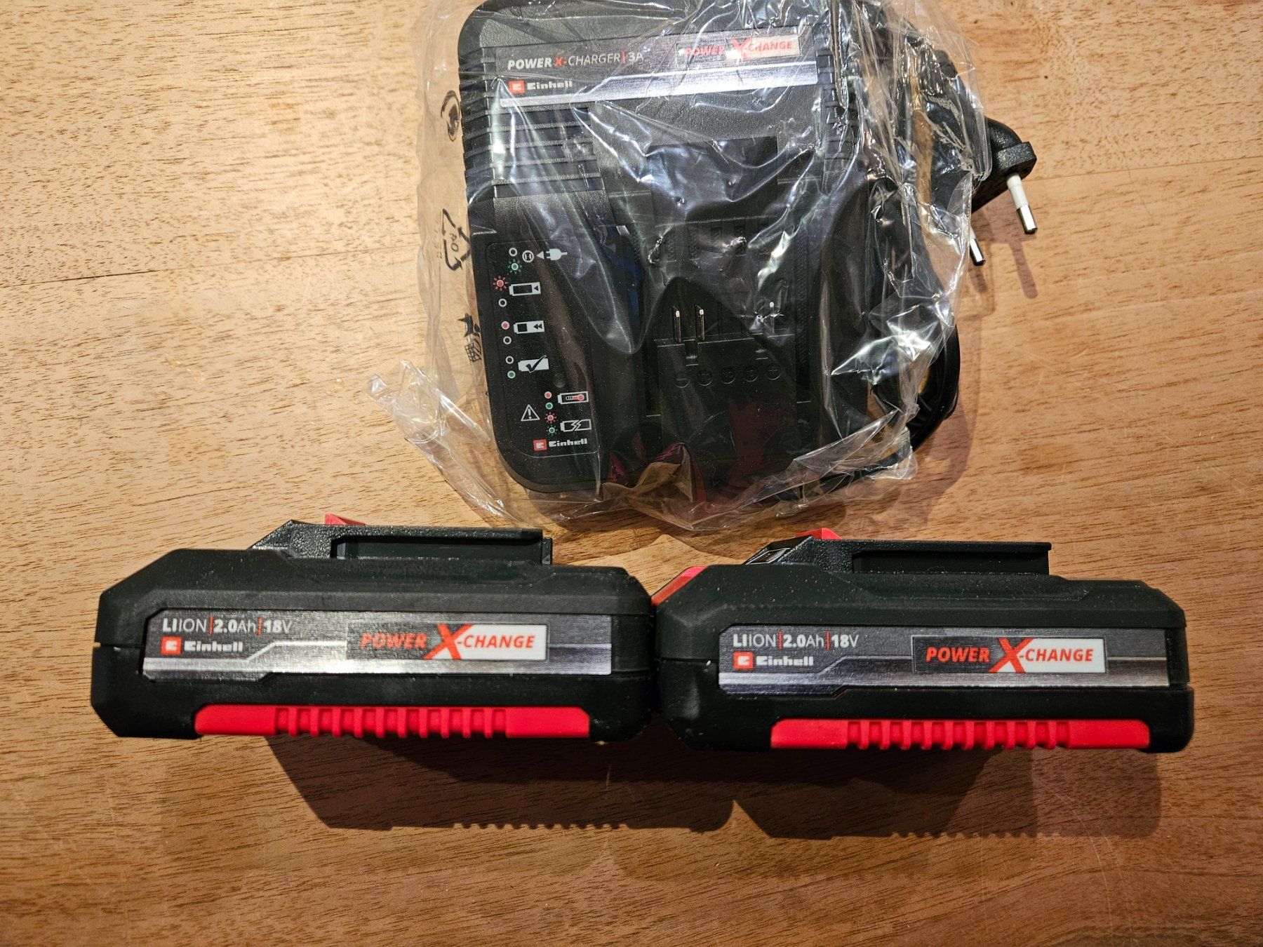 Einhell Caricatori & Batterie: Einhell Ladegerät und 2 Akkus 18V 2.0Ah – Nuovo e nell'imballaggio originale da Schangnau venduto da egli6.2