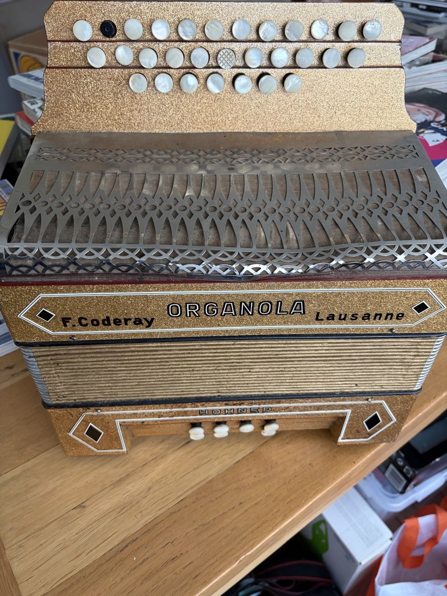 Hohner Strumenti musicali: Accordéon Hohner Organola  – Usato da Echallens venduto da JAR69 1