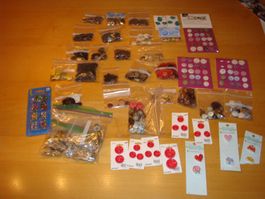 Knöpfe und 1 Päckchen Bells Kit