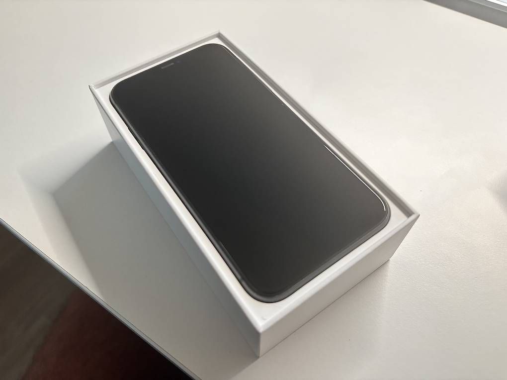 Telefoni cellulari / Smartphones: * iPhone 11 (128 GB, black) * – Usato da Embrach venduto da imperium.daje 1