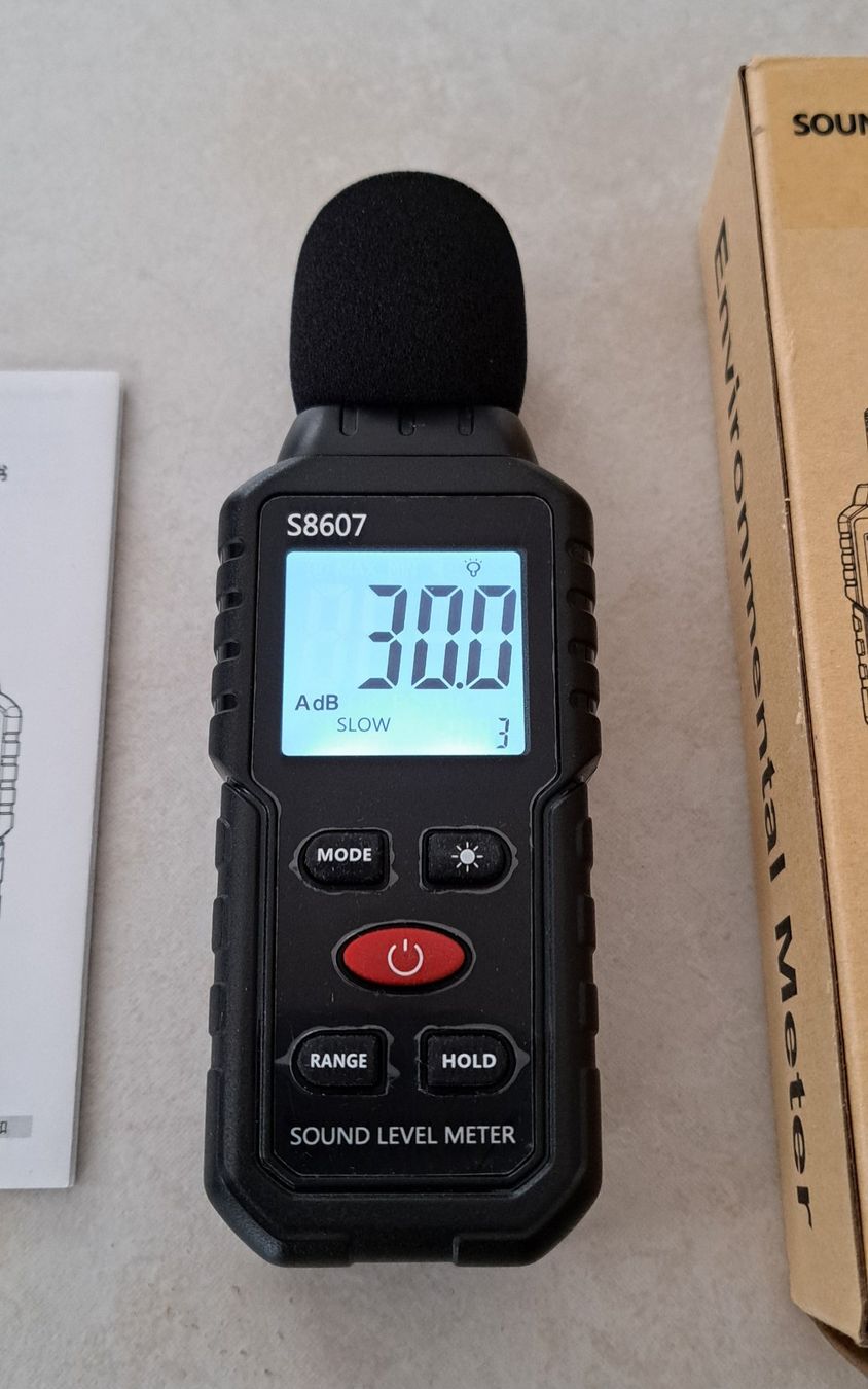 Radiocomunicazione: ***** dB Messgerät Schallpegelmessgerät 30-130 dB - Neu – Nuovo e nell'imballaggio originale da Villaz-St-Pierre venduto da Ubid 1