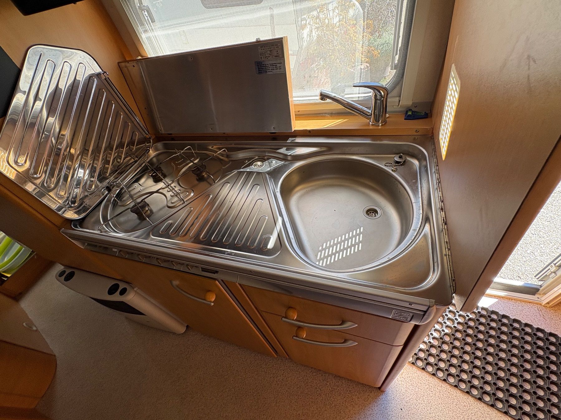 Knaus Veicoli da campeggio: Wohnwagen Knaus Südwind 500 mit Mover – Usato da Dietlikon venduto da afh65 2