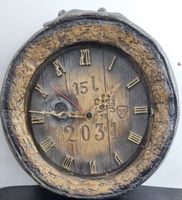Rustikale Wanduhr in Fass-Optik (Junghans Quartz) Uhr