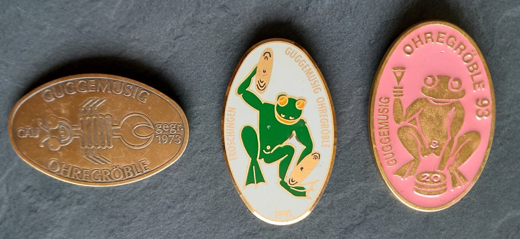 Placchette & Badge: Plakette GUGGEMUSIG OHREGRÖBLE – Usato da Liesberg venduto da Ragged