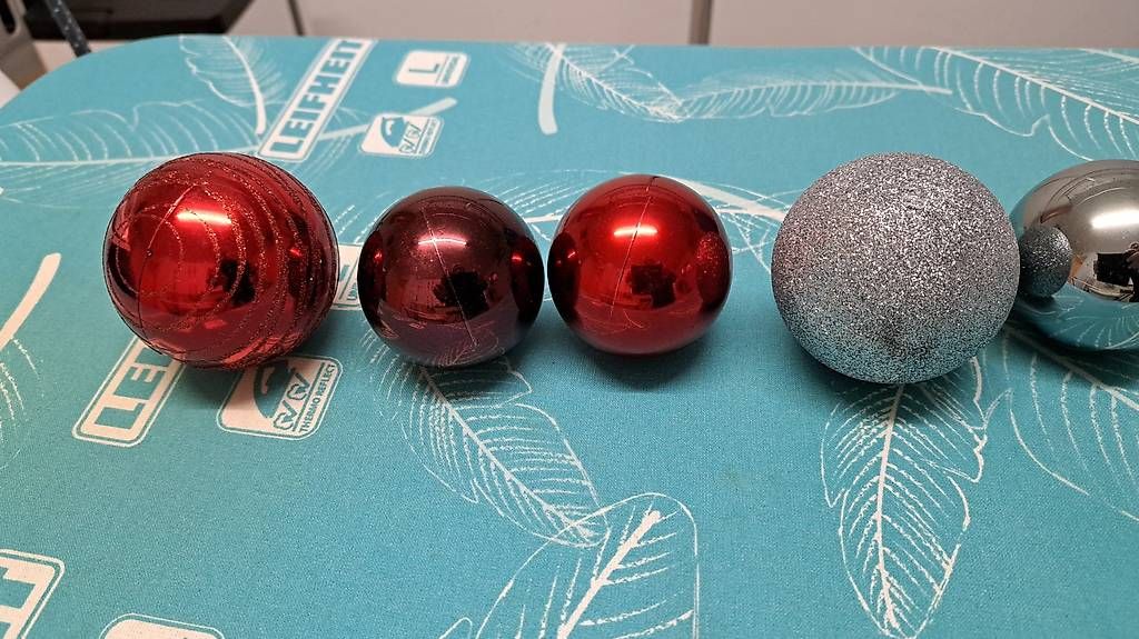 Toutes les décorations: Weihnachtskugeln – D'occasion à Fischbach-Göslikon par Reinegge 1