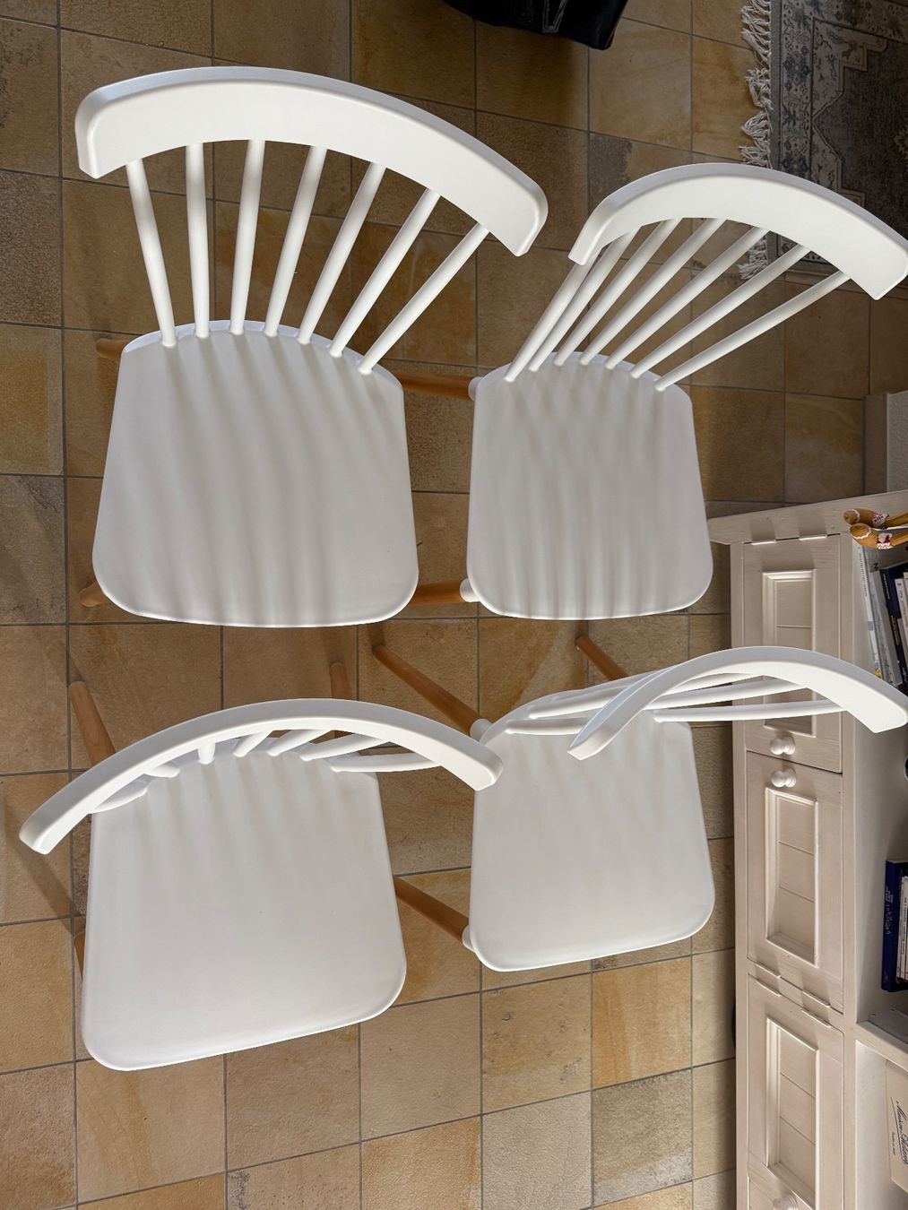 Chaises: Set de 4 chaises – D'occasion à BIenne par npe_8ssh 1
