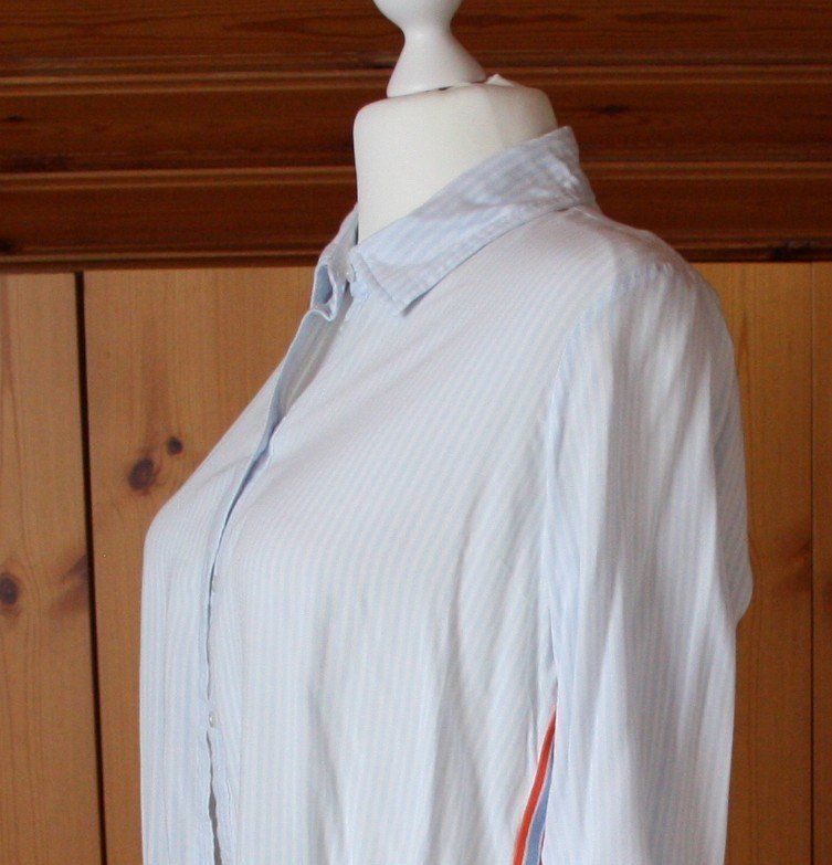 Camicette: Bluse Langarm blau - weiss Gr. L – Usato da Flüelen venduto da Diversicum-Curvy 5