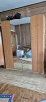 Schlafzimmer-Kleiderschrank