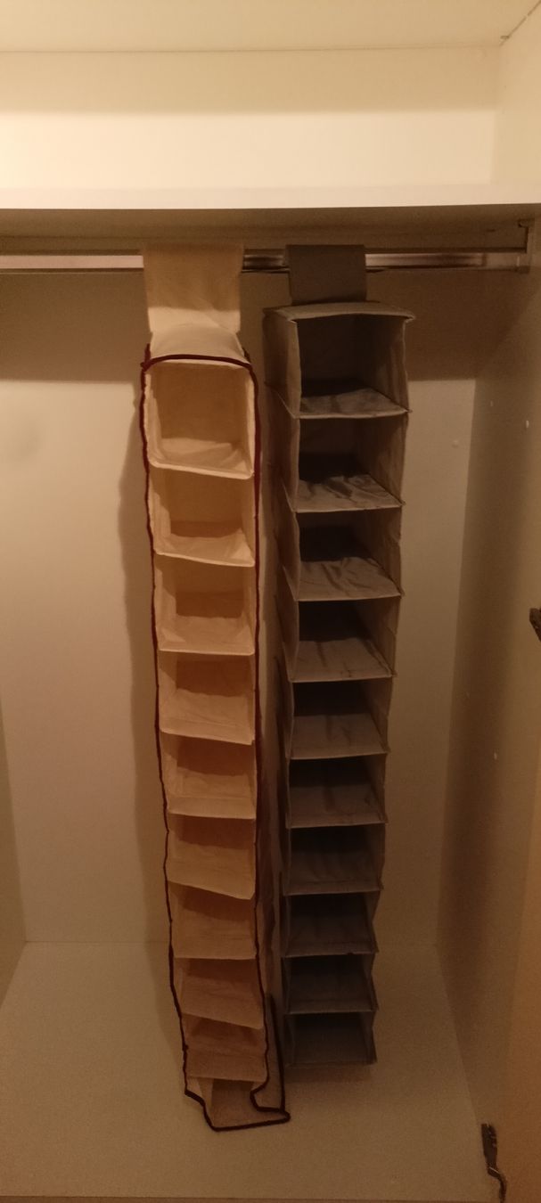 Altro in Decorazioni & Accessori: Pair de suspensions de chaussures pour armoire. – Nuovo (secondo la descrizione) da GENEVE venduto da goldforall 1
