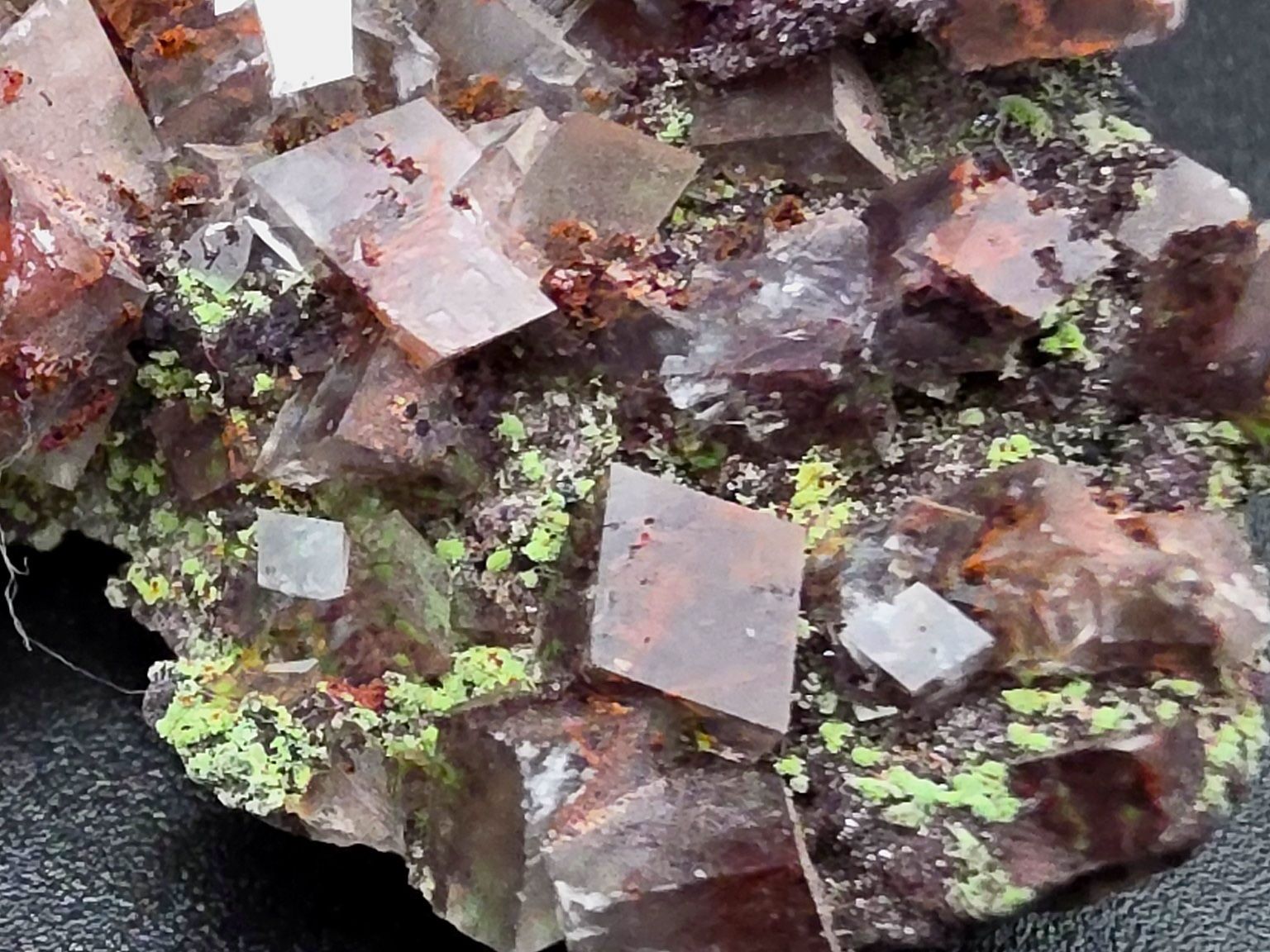 Mineralien & Heilsteine: Calcite and Duftite on Dolomite from Tsumeb, Namibia – Gebraucht aus Figino von panshop 8