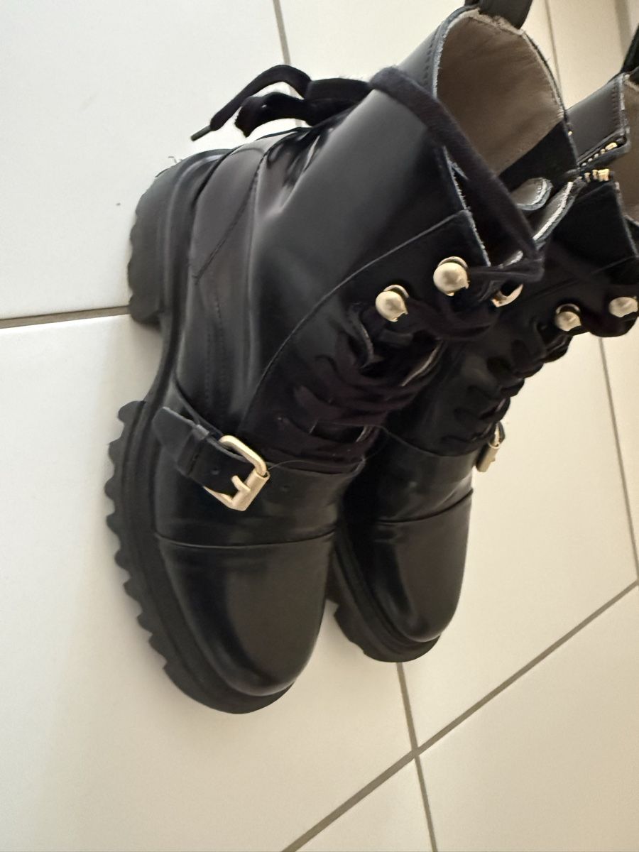 Scarpe da donna: Black Boots With Gold Buckles Size 37  – Usato da Riehen venduto da abo_h2tz 1