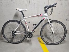 Gut erhaltenes FantasY Trekking Bike,gratis Helm dazu
