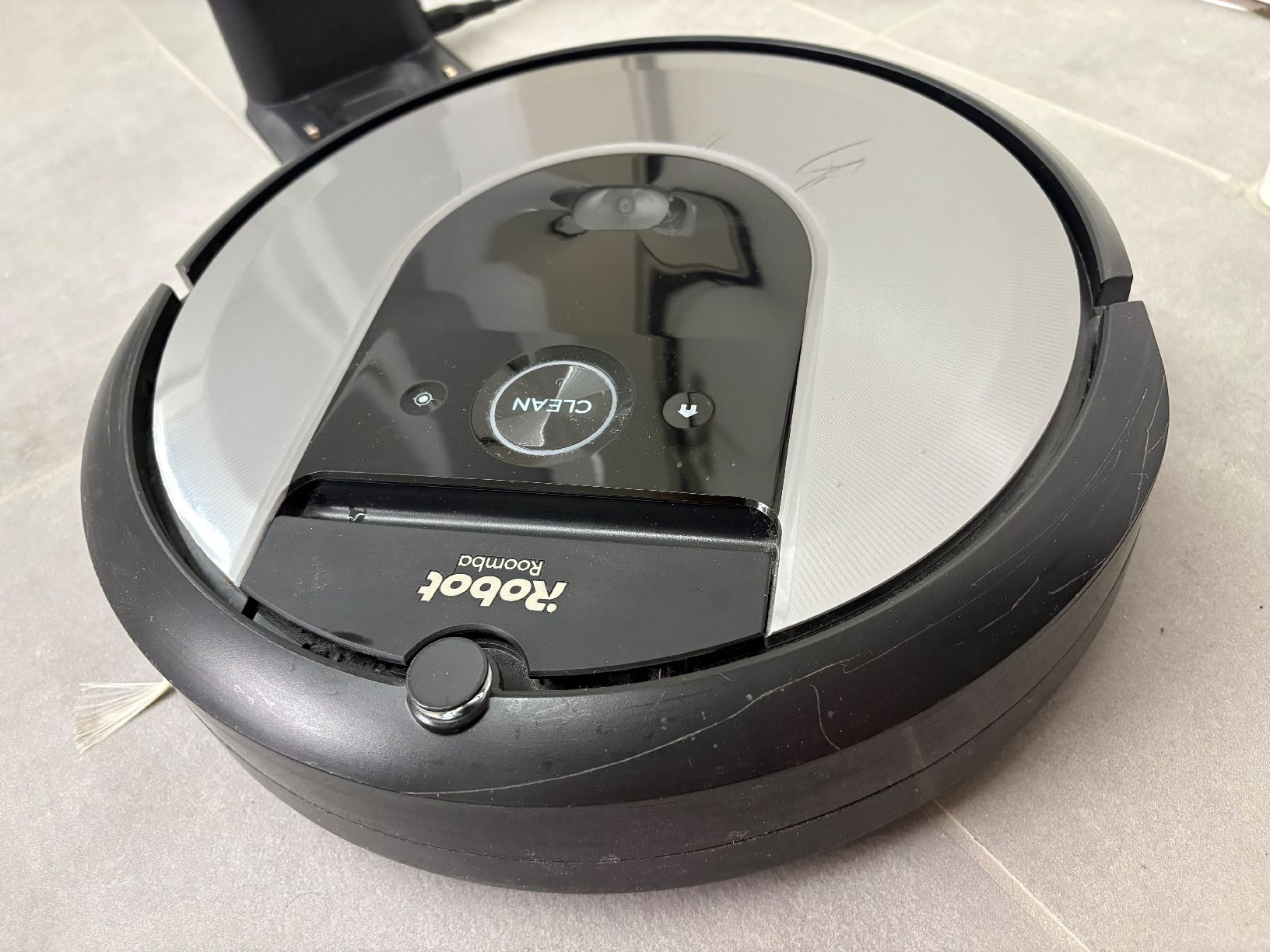Irobot Staubsauger & Zubehör: Saugroboter iRobot Roomba gebraucht mit Ladestation – Gebraucht aus Braunau von AIB_Albastru 6
