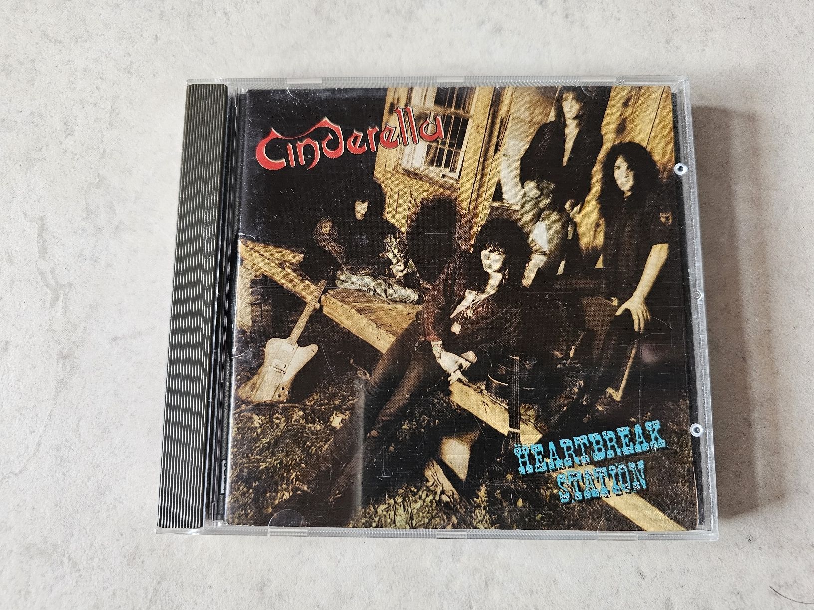 CD: Cinderella  -  Heartbreak Station – Usato da Schneisingen venduto da backstore24