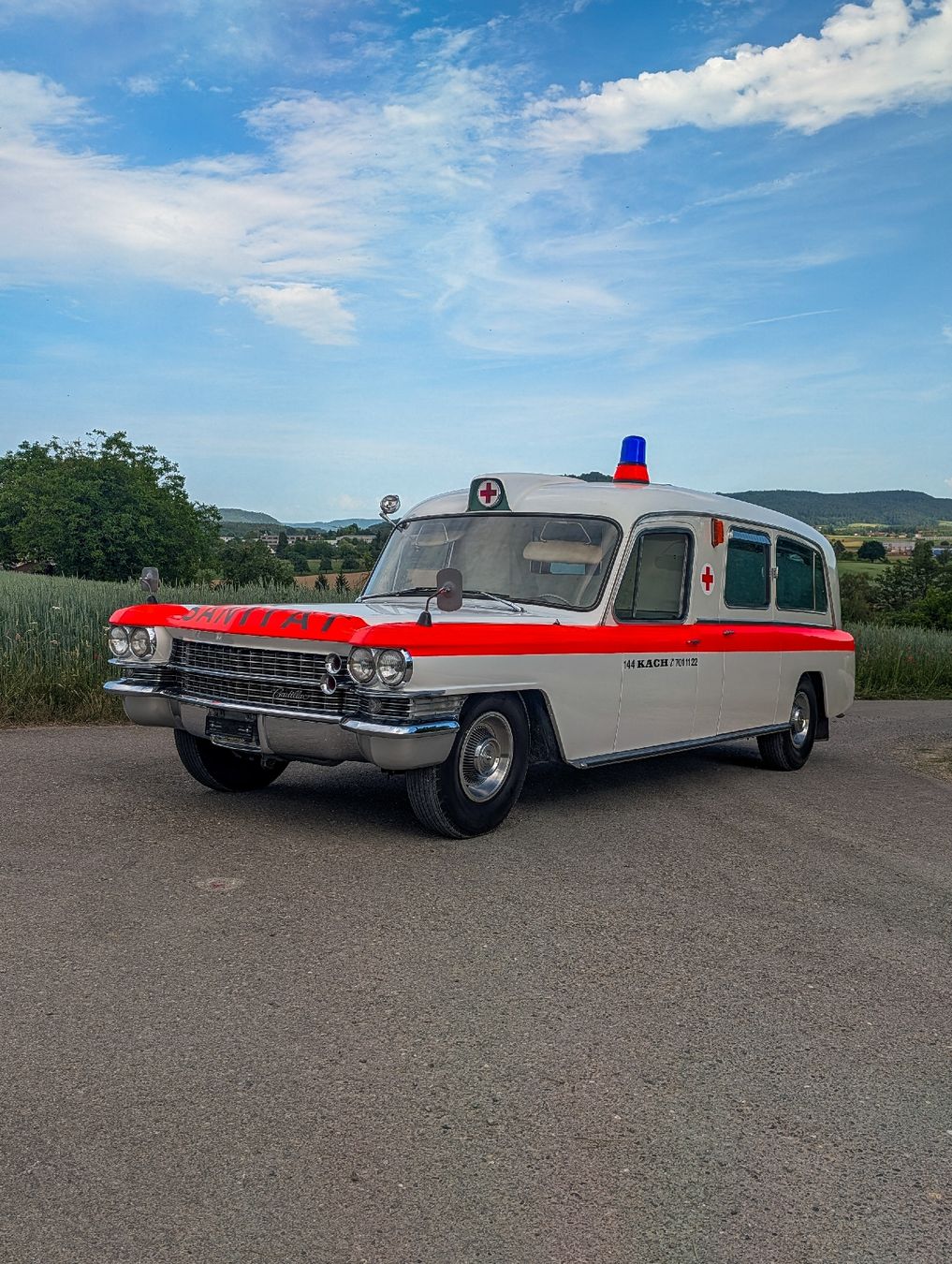 Cadillac Automobili: Cadillac Krankenwagen – Usato da Schlatt TG venduto da Rostlaube