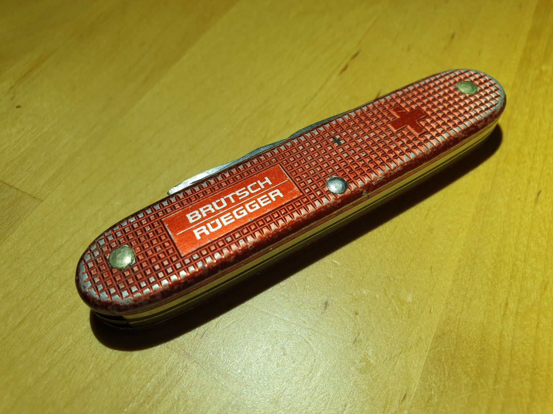 Victorinox Coltelli tascabile: Rot Victorinox Sackmesser Oc Aloc Rüegger – Difettoso da Val D Illiez venduto da SnowRoof 1