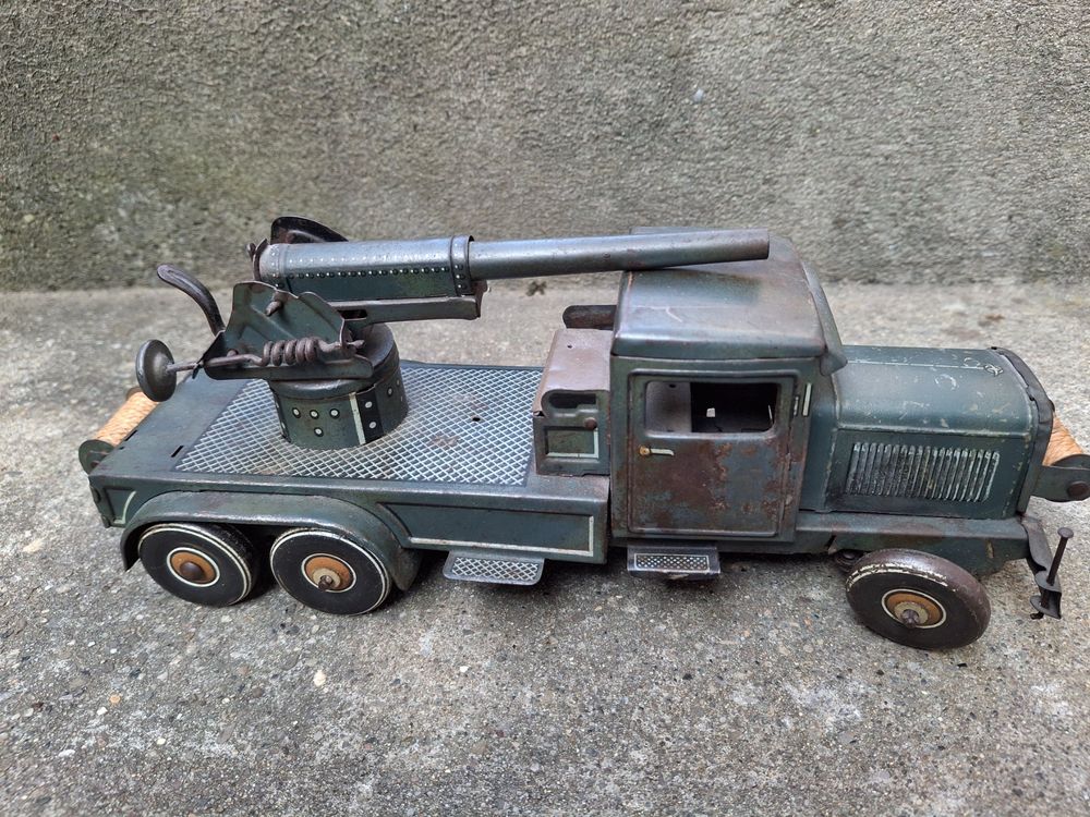 Jouets: Antiker Blech LKW mit Kanone, Vintage Spielzeugauto – D'occasion à Horriwil par TOKYONIGHTS 1