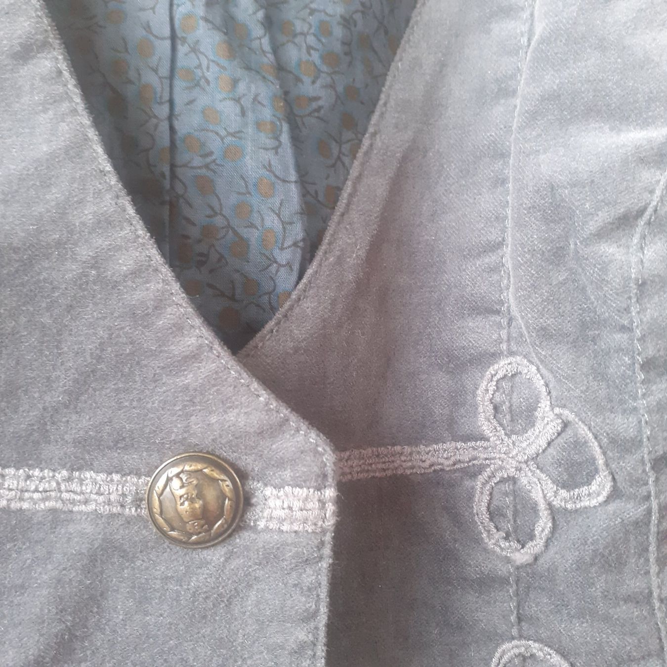 Nile Gilets & Westen: Nile Samtgilet, M – Gebraucht aus Bern von Solarsystem 7