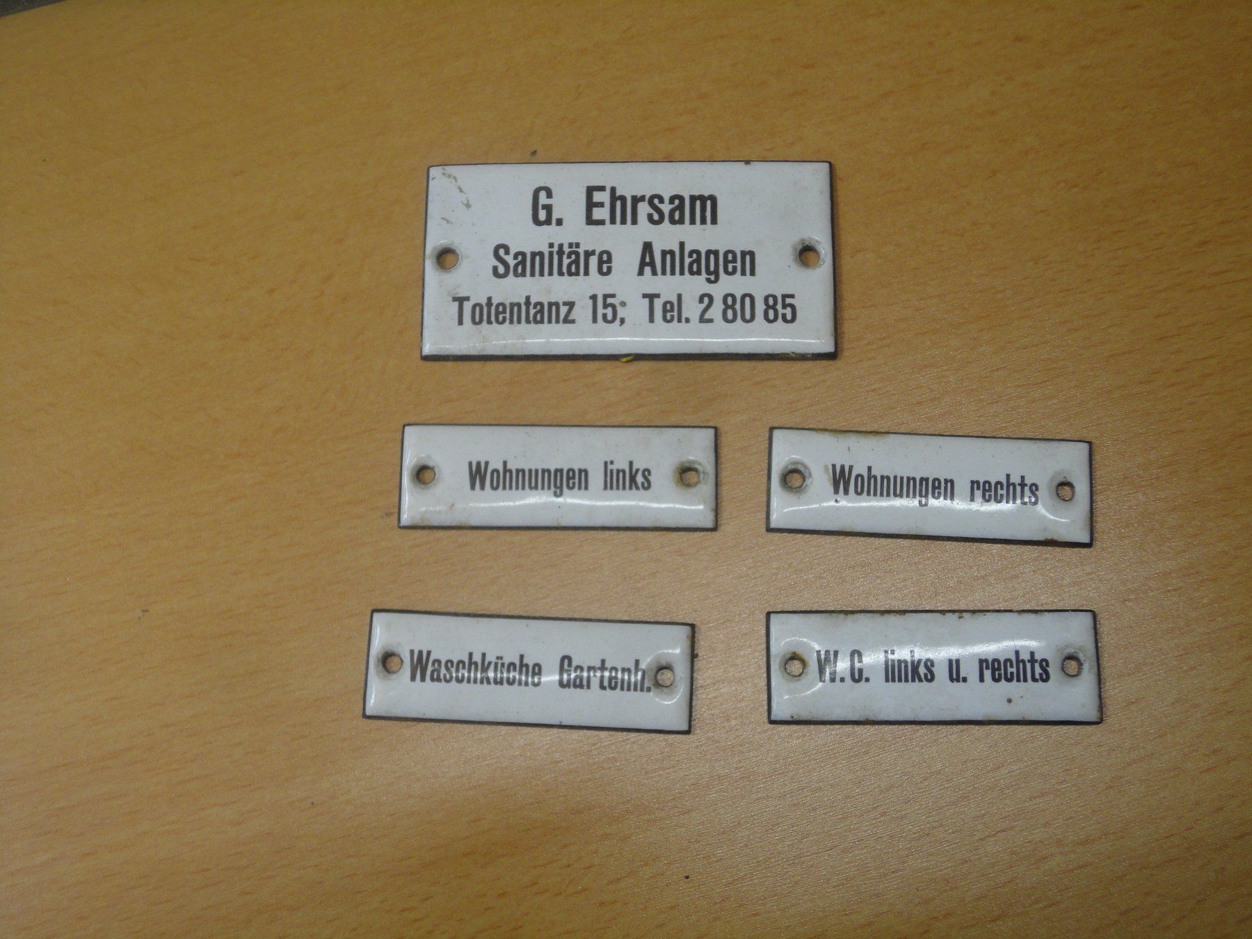 Schilder: Emaille Schilder eines alten Hauses Basel – Gebraucht aus Gelterkinden von Gimbo2
