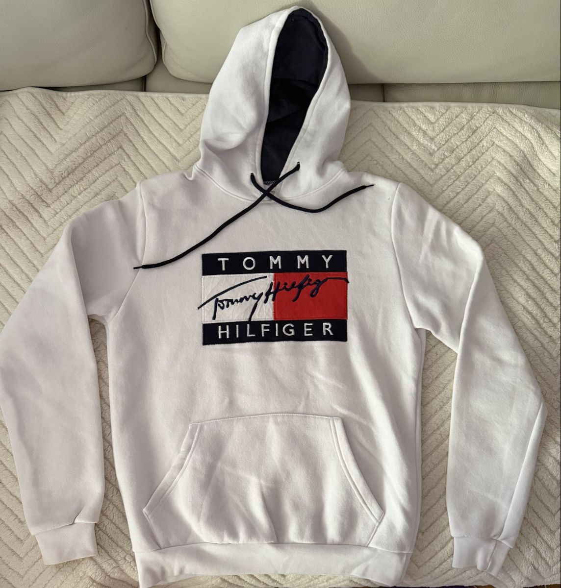 Pullover & Sweatshirts: Sweat taille M très bon état – Neu (gemäss Beschreibung) aus Genève von len_5q5n