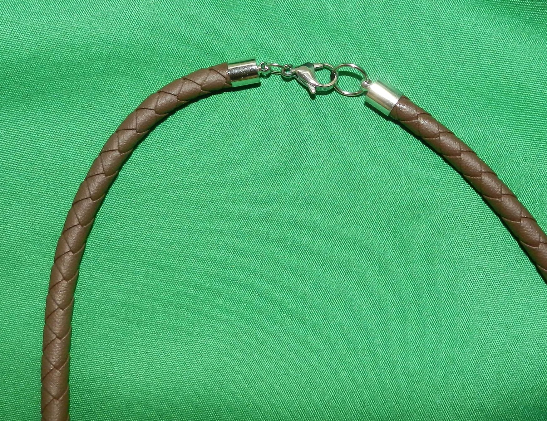 Catenine: Coole Halskette mit Hanfblatt-Anhänger – Nuovo (secondo la descrizione) da Zürich venduto da hpr_3029 2
