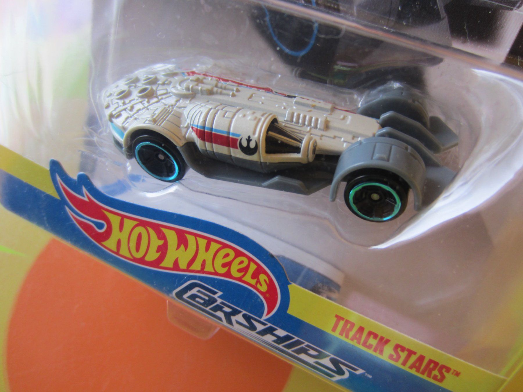 Hot Wheels Modellini d'auto: Hot Wheels Millenium Falcon Modellauto Fabrikneu – Nuovo e nell'imballaggio originale da Sursee venduto da Tschiger 2