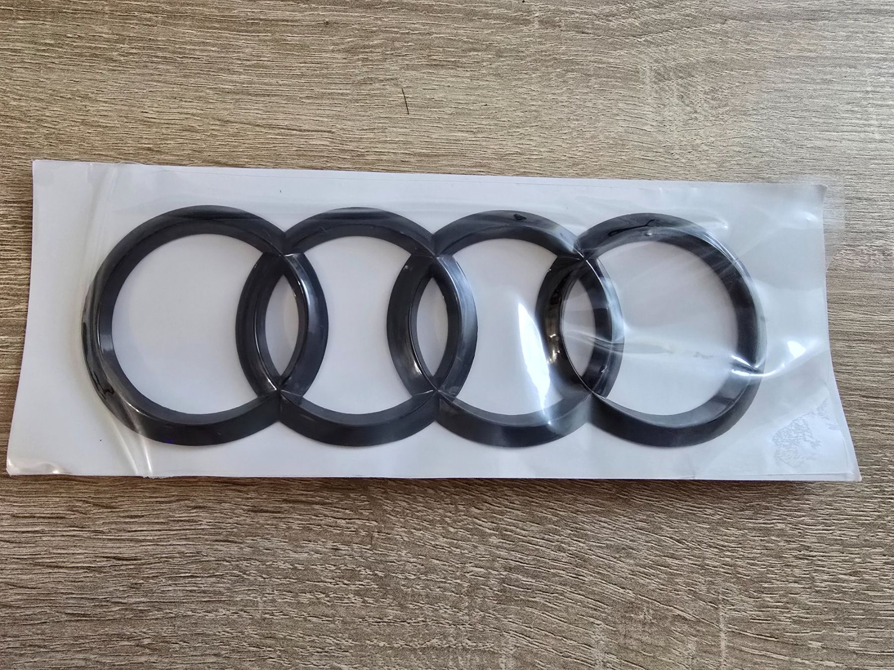 Audi Alle Autoersatzteile: 4 Ringe Audi A7 S7 RS7 Schwarz Glanz – Neu und originalverpackt aus Bellikon von Kekko11