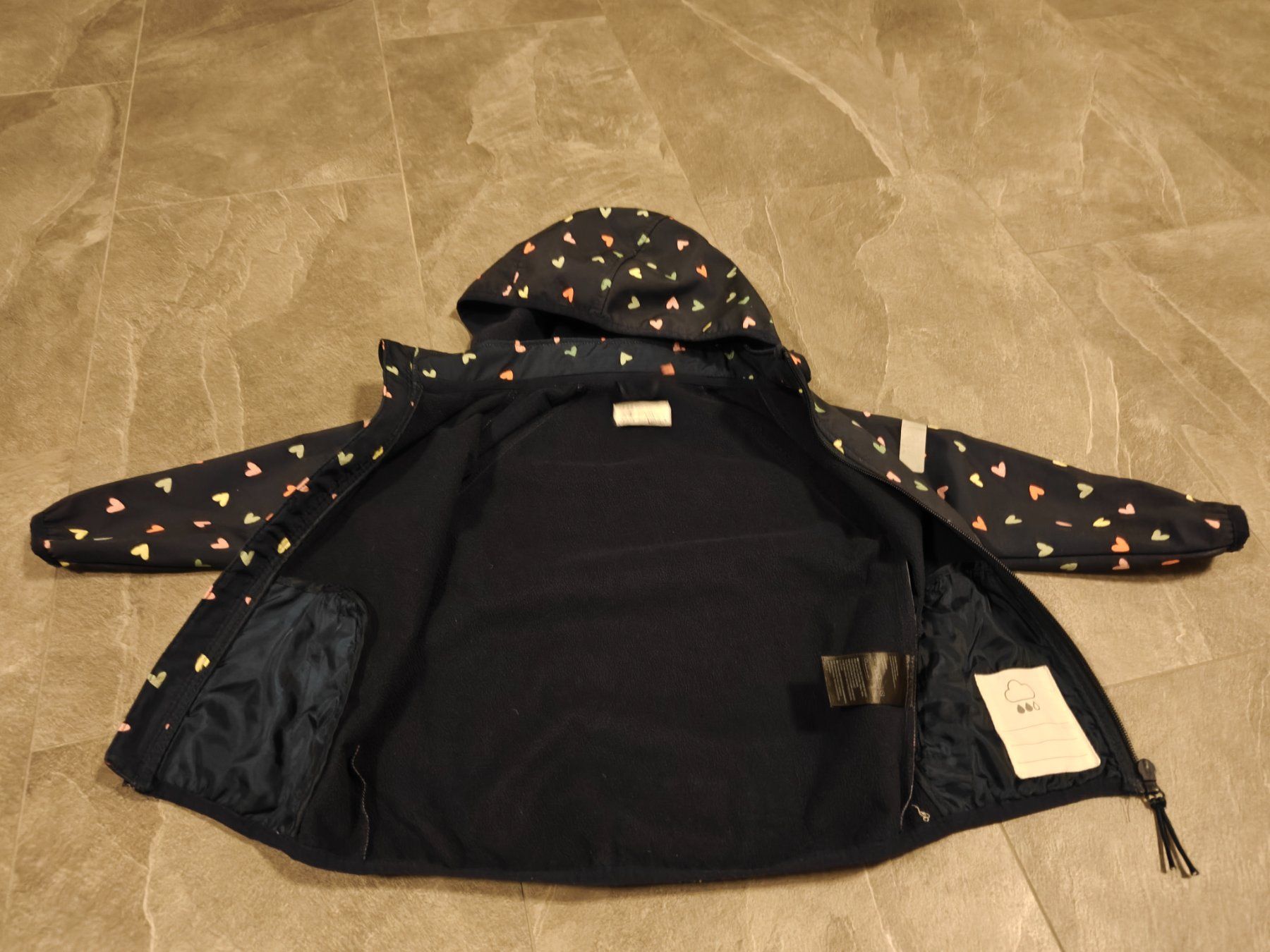 H&M Giacche & Cappotti: H&M Softshell Jacke mit Herz Muster, Grösse 104 – Usato da Fraubrunnen venduto da Asihi 1