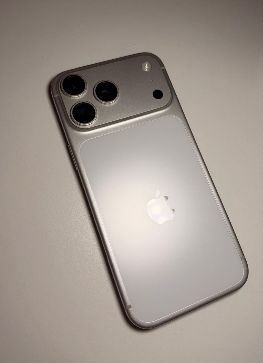 Apple Telefoni cellulari / Smartphones: iPhone 17 Pro Max Weiss – Nuovo (secondo la descrizione) da Buchrain venduto da dib_s9vb 1