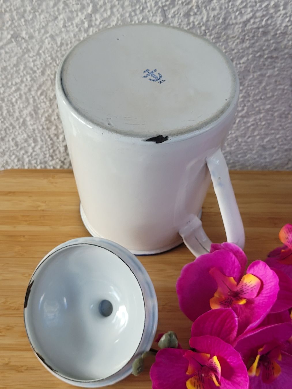 Toutes les décorations: Antiker Krug Emaille 2 Liter  – D'occasion à Buttikon SZ par Renco 2