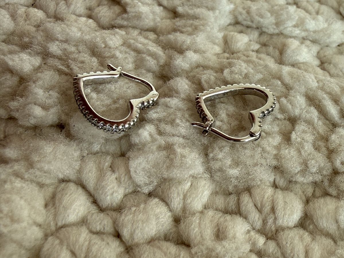 Orecchini pendenti & Orecchini a lobo: Sparkly Silver-tone Heart-shaped Earrings – Usato da Luzern venduto da prelovedfashion_99 1