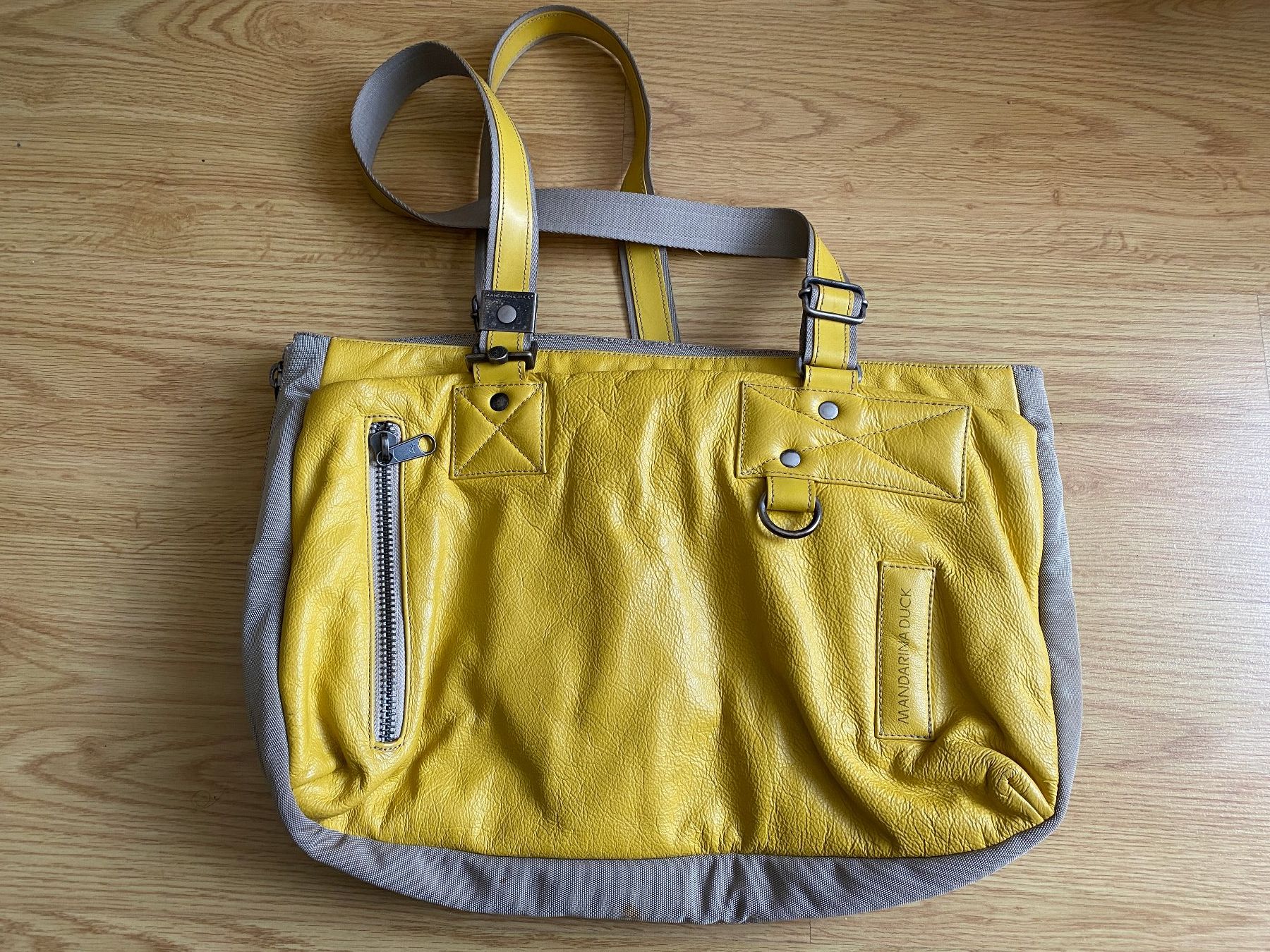Mandarina Duck Sacs femmes: Grosse Handtasche Mandarina Duck – D'occasion à Basel par leena01