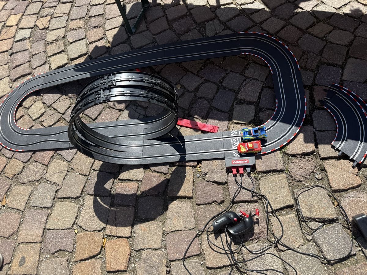 Modellini di ferrovie: Carrera Bahn mit looping inkl 2 Autos  – Usato da Zollikerberg venduto da juneja79