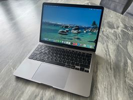MacBook Pro (2020), M1, 13-inch [8GB, 256GB]