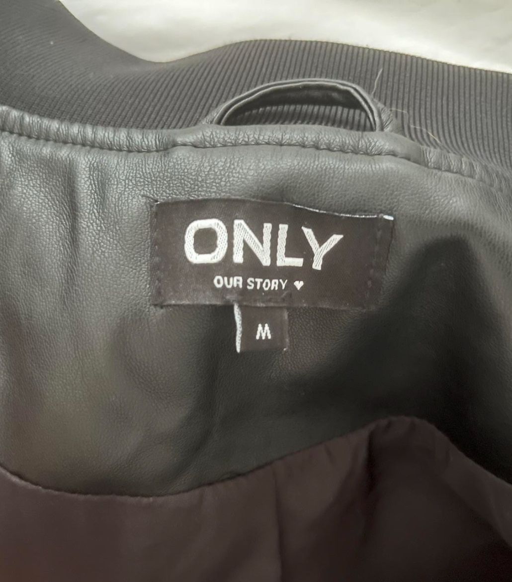 Only Jacken: Classic Black leather jacket - Timeless, Size M – Gebraucht aus Zürich von ros_n8lm 1