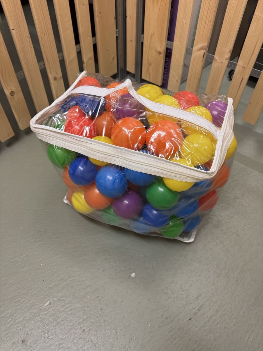 Spielzeuge: Fun balls / play balls for ball pit  – Gebraucht aus Dietikon von and_bv5y 1