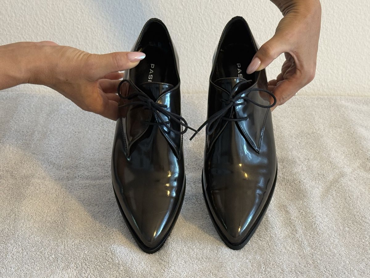 Damenschuhe: Pasito Designer Lackleder-Schnürschuhe Gr. 40 – Neu (gemäss Beschreibung) aus Affoltern am Albis von yumalee