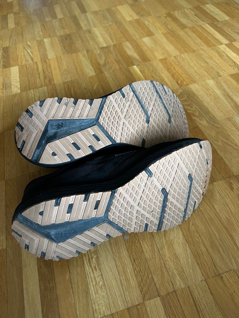Brooks Scarpe da uomo: Brooks Revel 7 42,5 schwarz – Usato da Reinach venduto da tde_w7xg 3