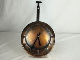 Wanduhr aus Kupferkessel