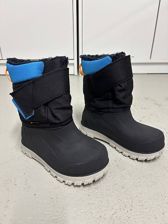 Scarpe per ragazzi: Winterschuhe Jungen, Grösse 30 – Usato da Vordemwald venduto da Sarahw8603
